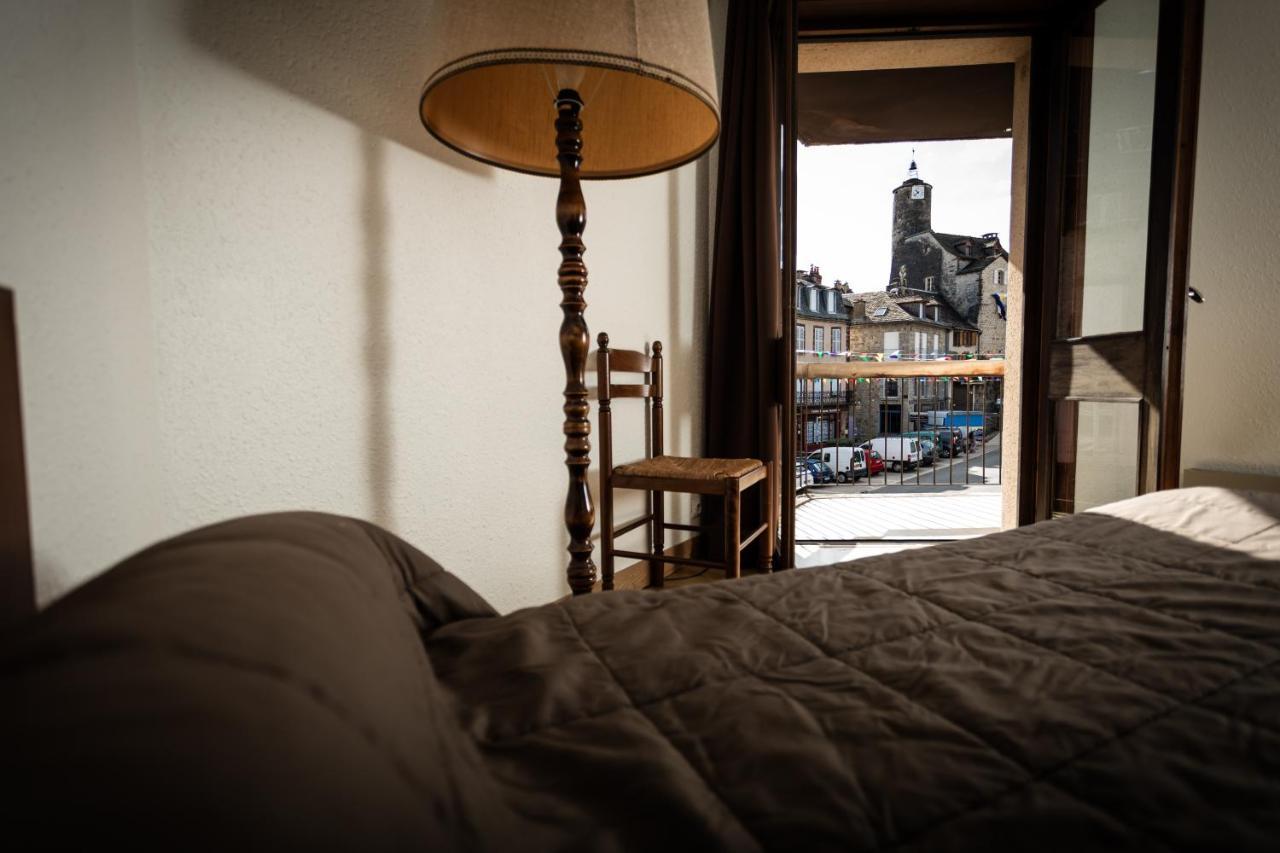 Logis Hotel Restaurant Du Commerce ラ・カヌルグ エクステリア 写真