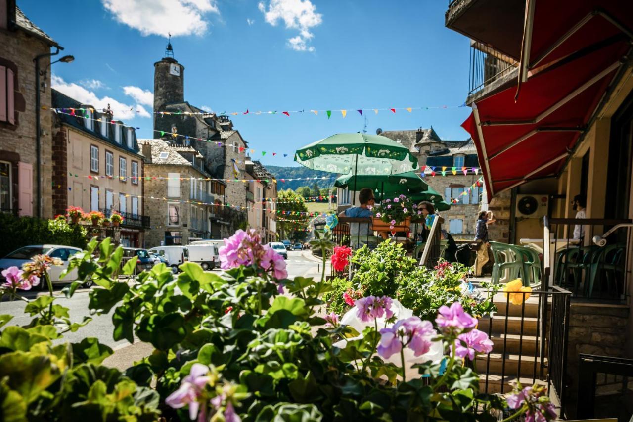 Logis Hotel Restaurant Du Commerce ラ・カヌルグ エクステリア 写真
