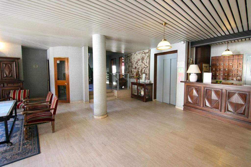 Logis Hotel Restaurant Du Commerce ラ・カヌルグ エクステリア 写真