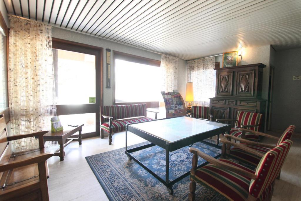 Logis Hotel Restaurant Du Commerce ラ・カヌルグ エクステリア 写真