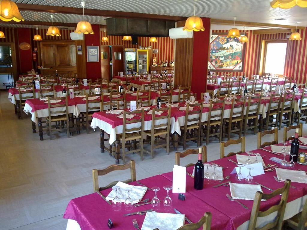 Logis Hotel Restaurant Du Commerce ラ・カヌルグ エクステリア 写真