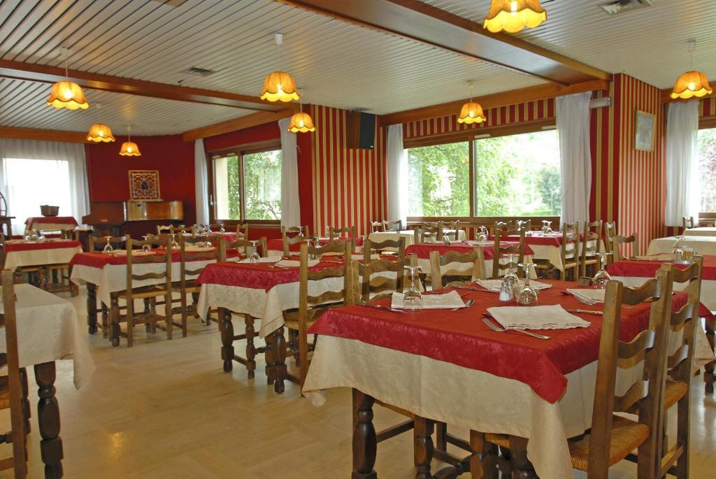 Logis Hotel Restaurant Du Commerce ラ・カヌルグ エクステリア 写真