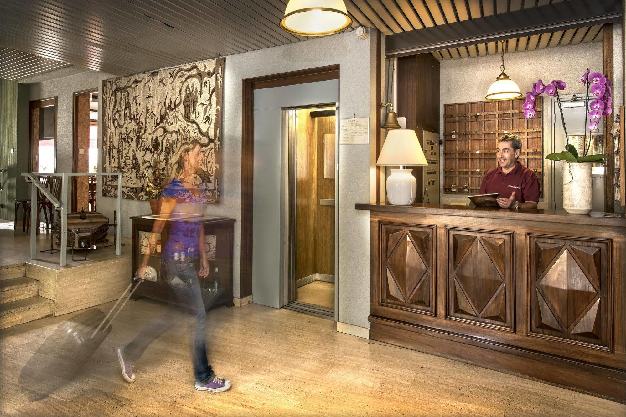 Logis Hotel Restaurant Du Commerce ラ・カヌルグ エクステリア 写真