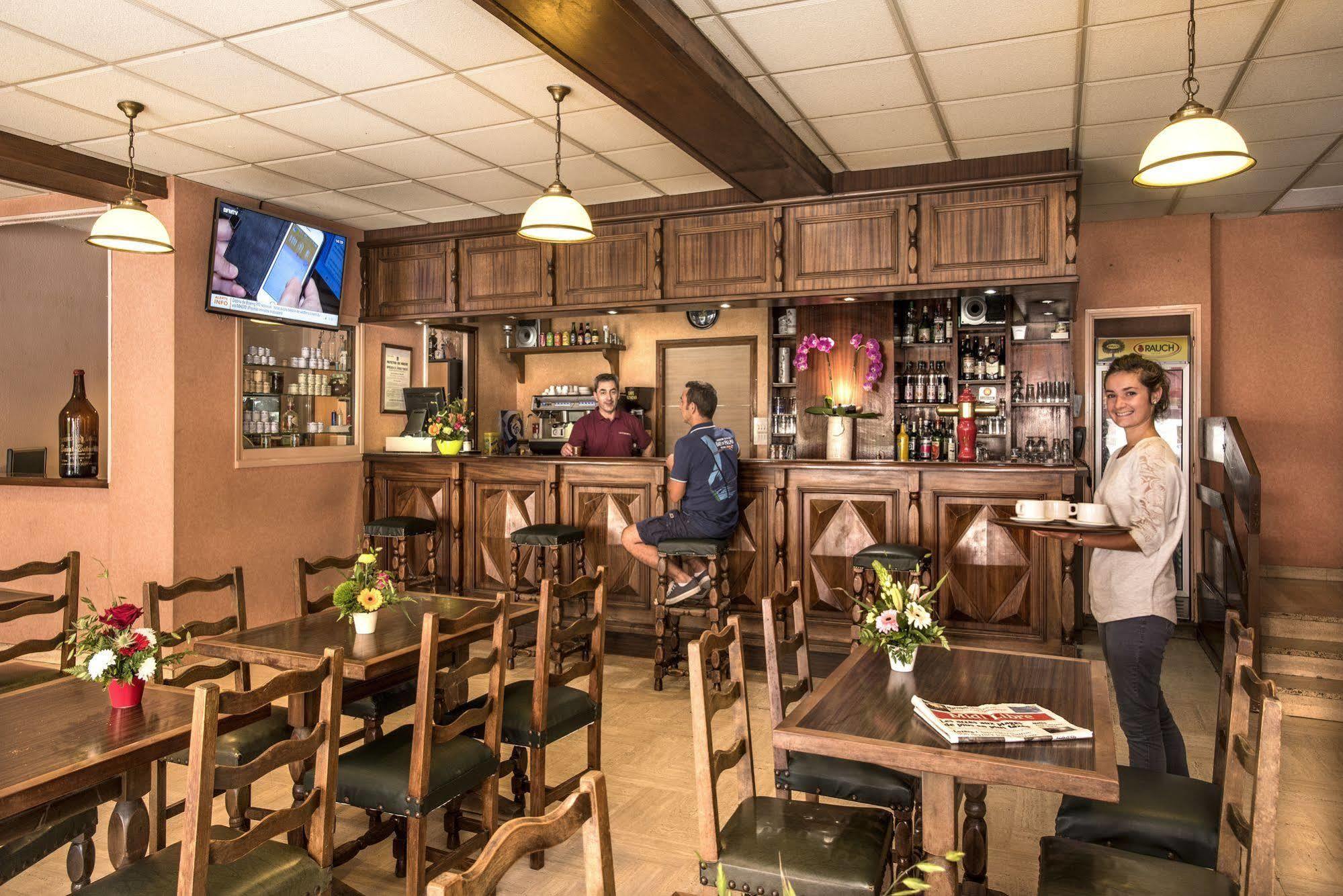 Logis Hotel Restaurant Du Commerce ラ・カヌルグ エクステリア 写真