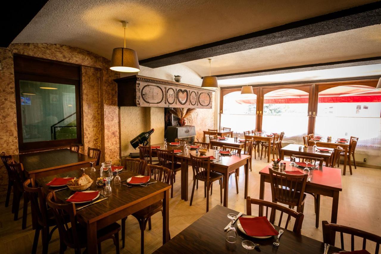 Logis Hotel Restaurant Du Commerce ラ・カヌルグ エクステリア 写真